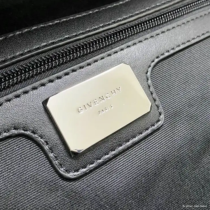 Brother Sam Yupoo Bag Givenchy 2209SW0065 0327